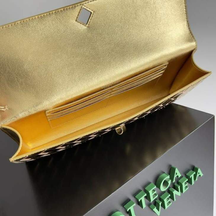 Picture of Bottega Veneta Handbags _SKUfw186453329fw